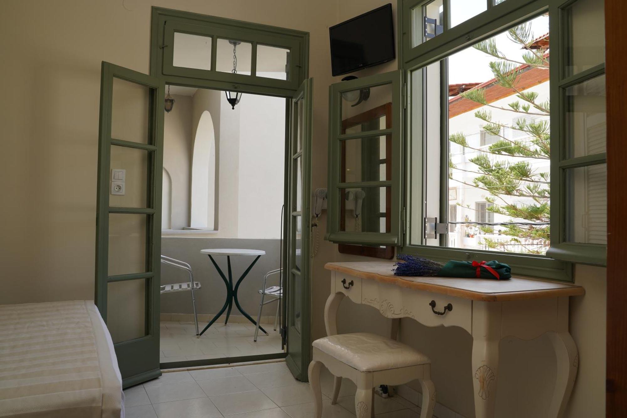 Kores Aegina Agia Marina  Exterior foto